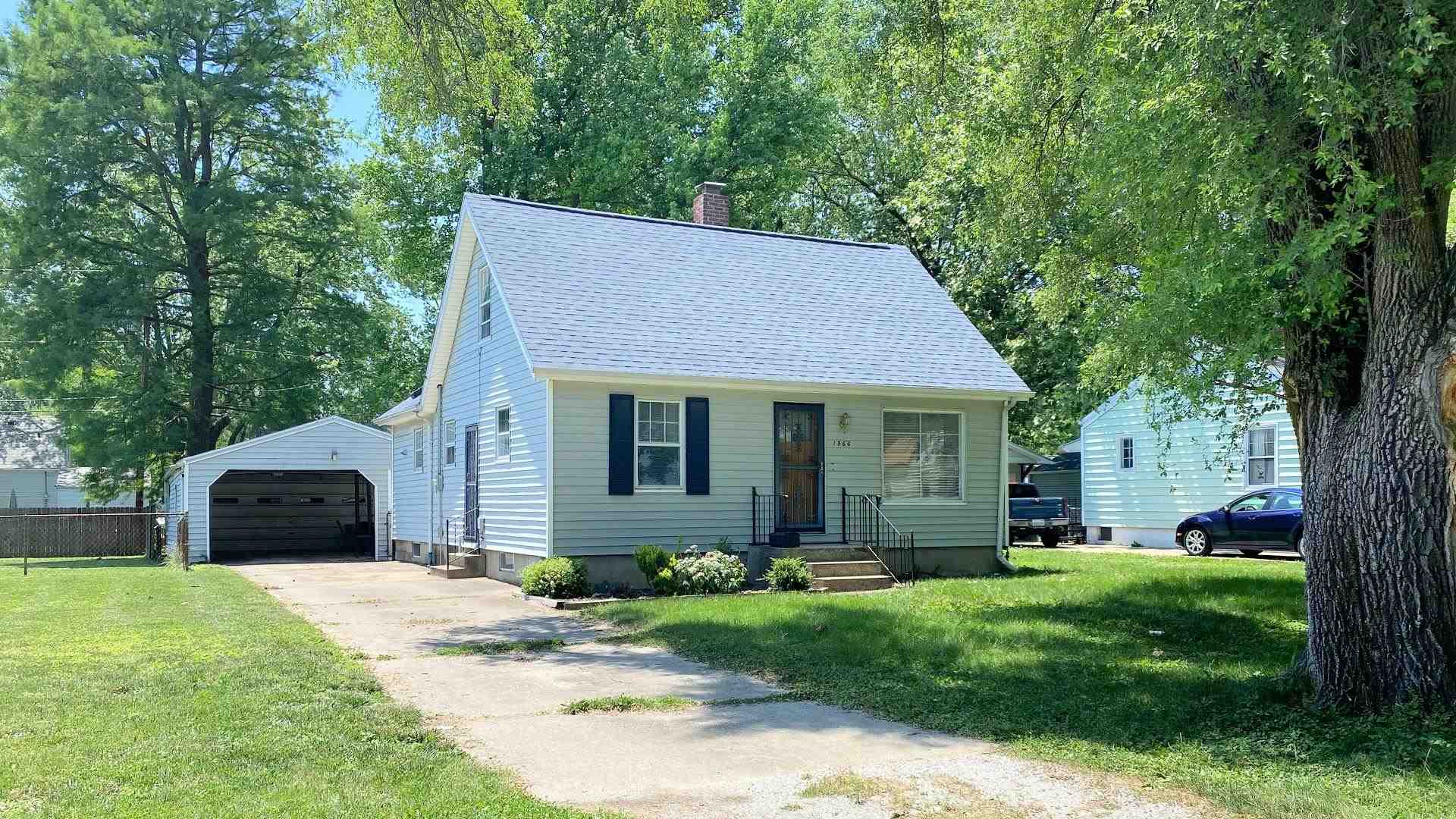 1966 Lee Street Springfield, IL 62703 - Photo 2 of 15