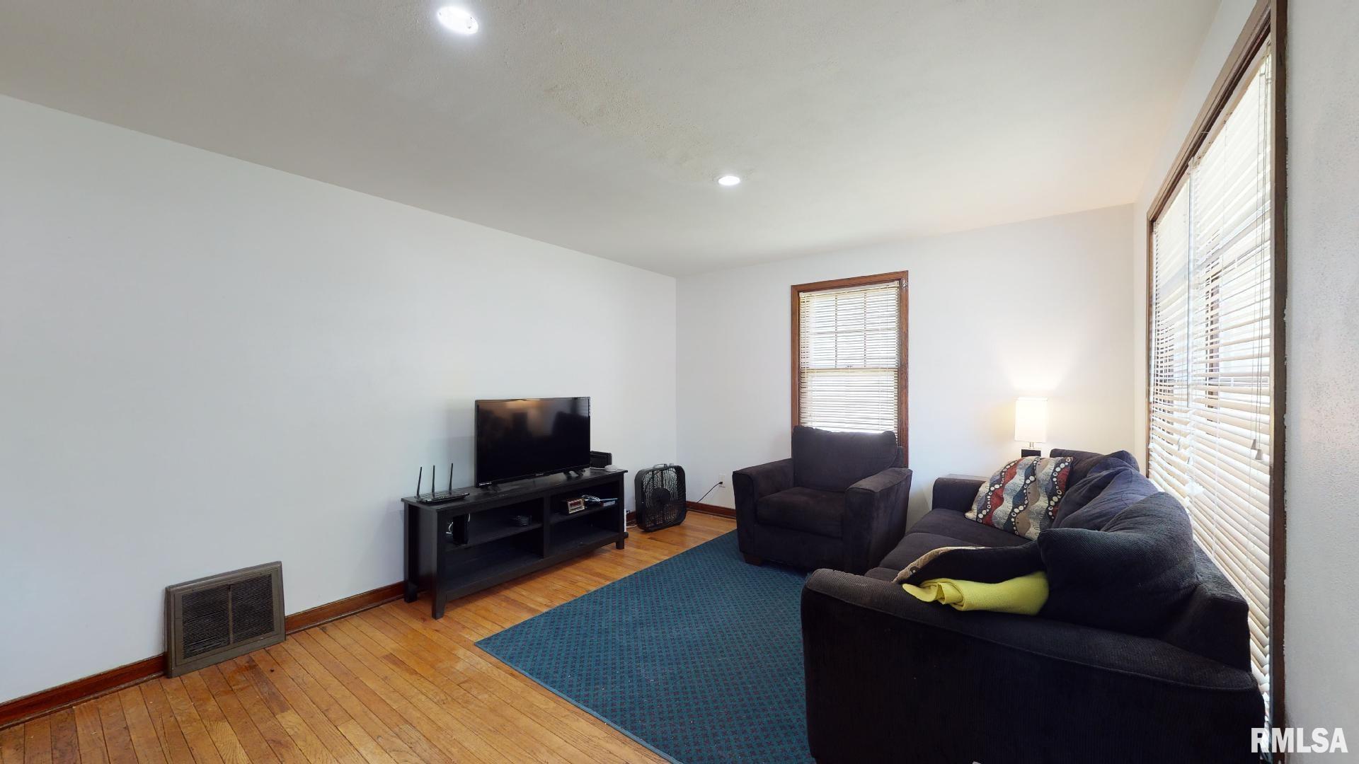 1966 Lee Street Springfield, IL 62703 - Photo 4 of 15