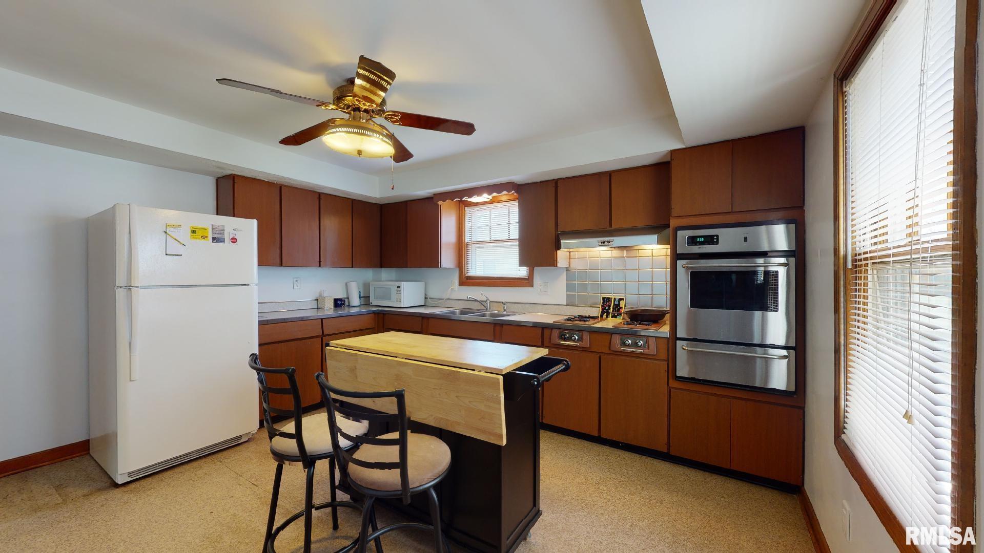 1966 Lee Street Springfield, IL 62703 - Photo 5 of 15