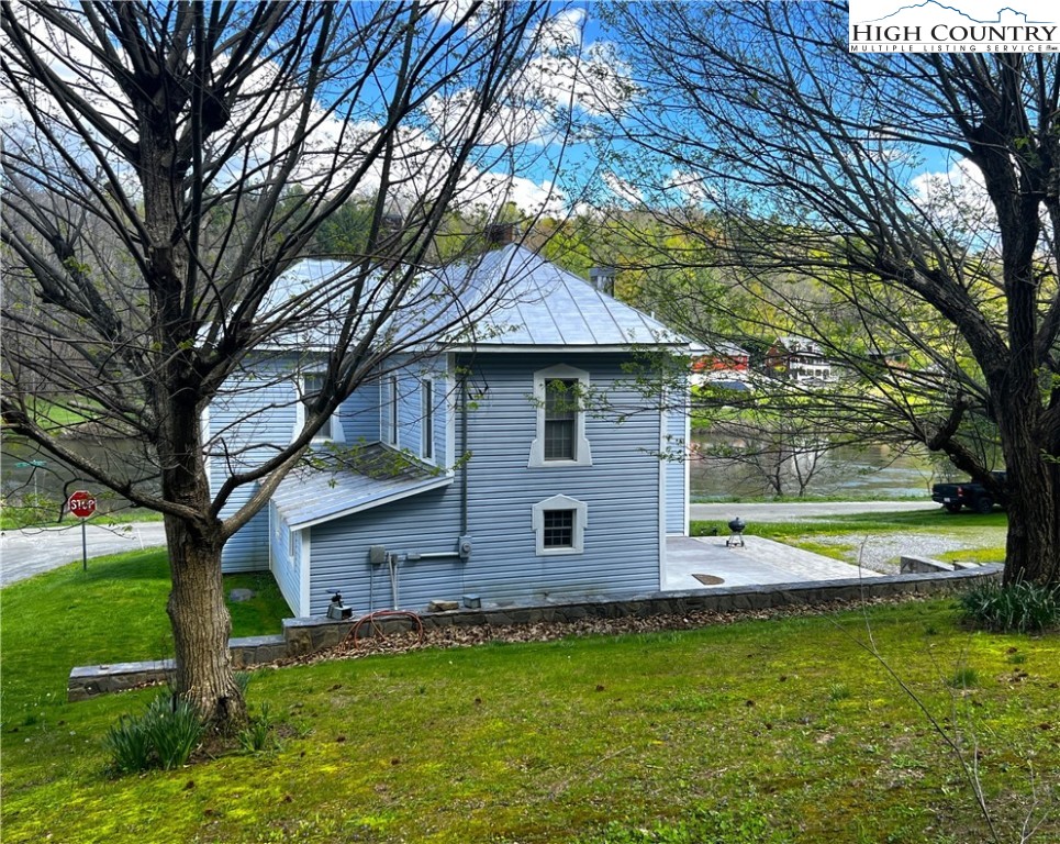 4606 Garvey Bridge Road Crumpler, NC 28617 - Photo 10 of 50 Gallery Image 10