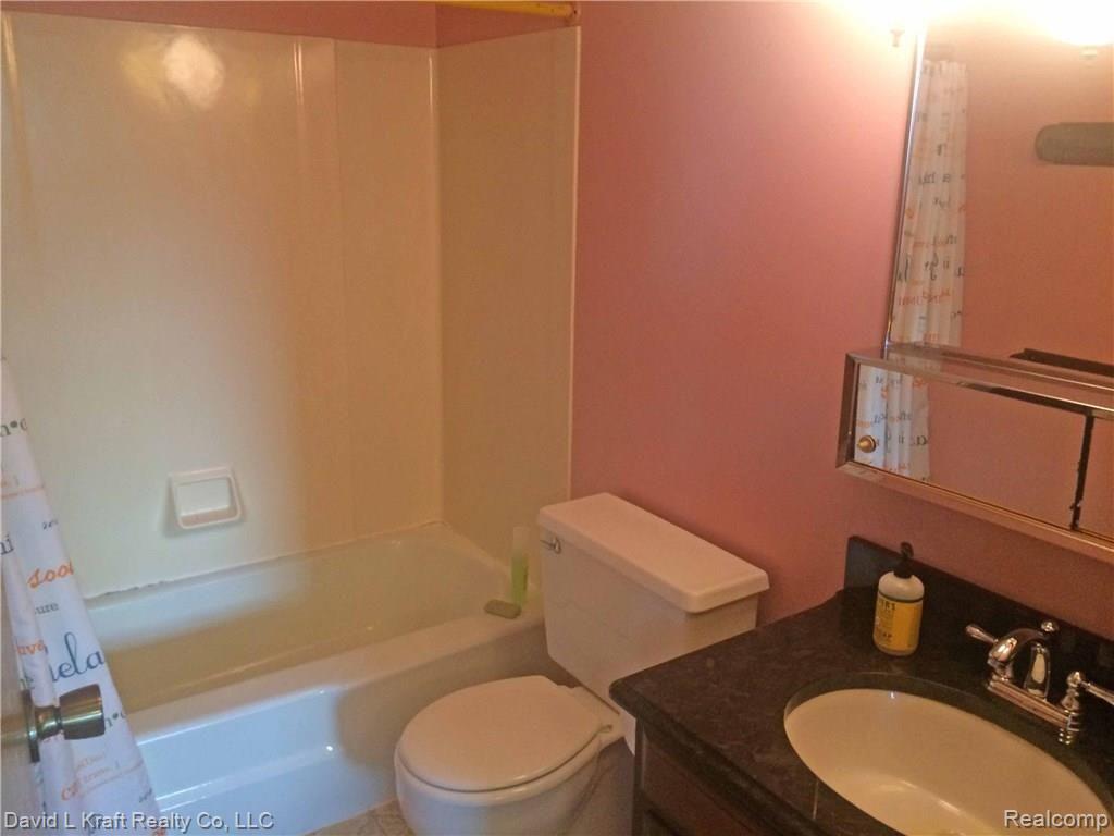 9222 Oeschger Road Sebewaing, MI 48759 - Photo 14 of 25 9222OeschgerBahtFull.jpg