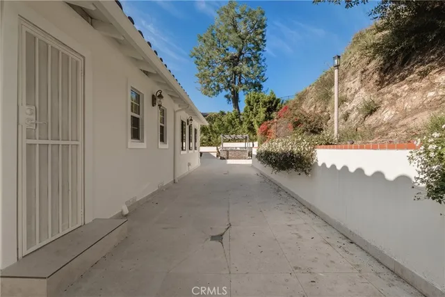 $2,399,999 | 1659 Puebla Drive, Glendale, CA 91207