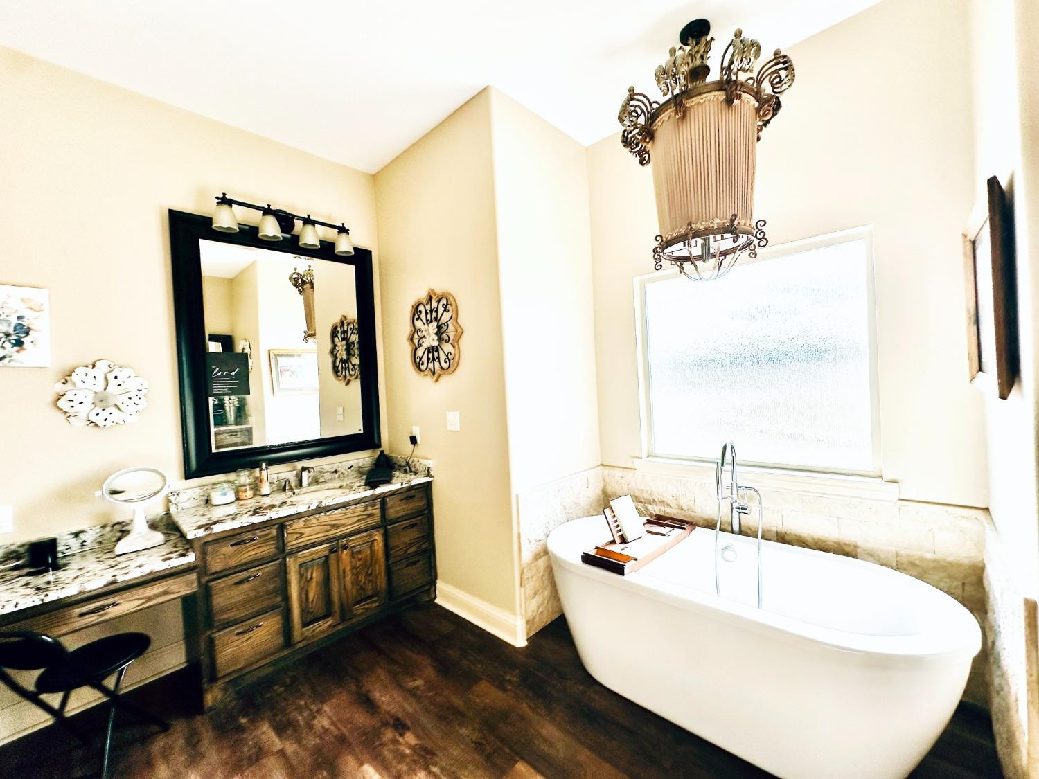 986 County Road 224 Post, TX 79356 - Photo 19 of 42 a bathroom with a bathtub and a sink