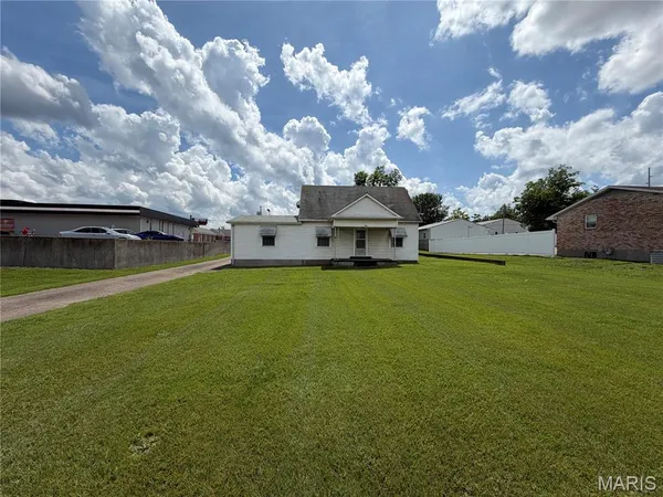 $230,000 | 1015 North Kingshighway Street, Perryville, MO 63775