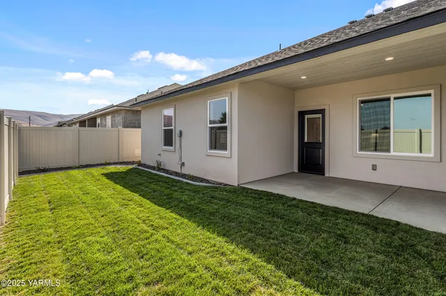 a view of a backyard of the house