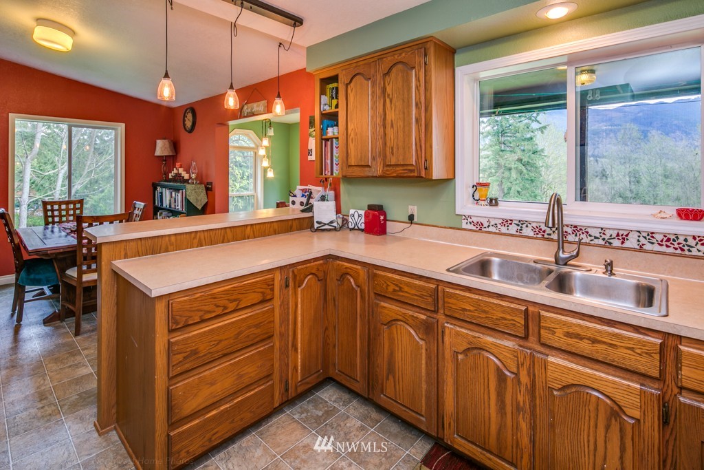4954 Reese Hill Road Sumas, WA 98295 - Photo 9 of 24