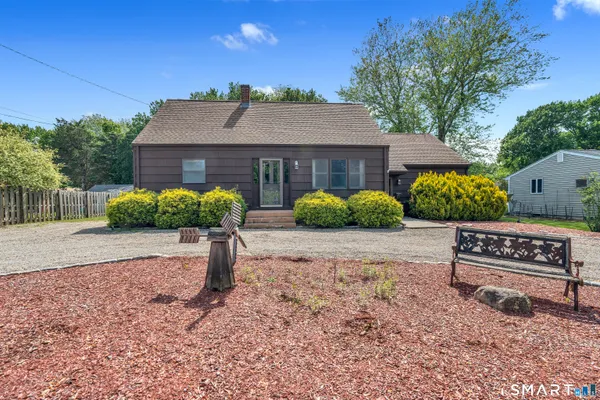 $330,000 | 8 Chapel Hill Road, Montville, CT 06370