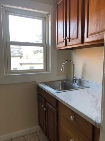 $1,800 | 148 B Street, Unit 2, Lowell, MA 01851