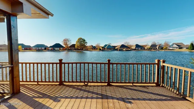 a view of deck and city view
