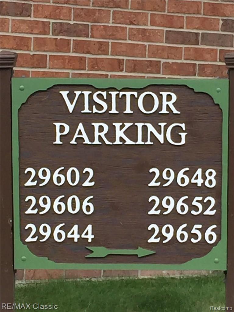 ON YOUR WAY TO BUILDING 29652
