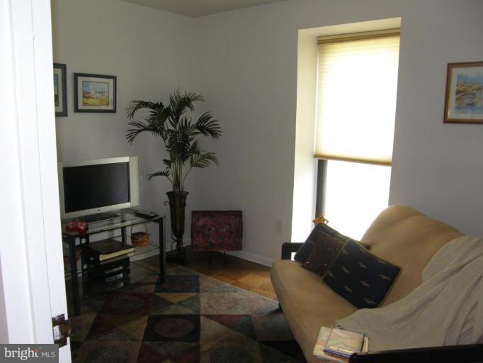 11817 Riders Lane Reston, VA 20191 - Photo 11 of 16 Bedroom #3