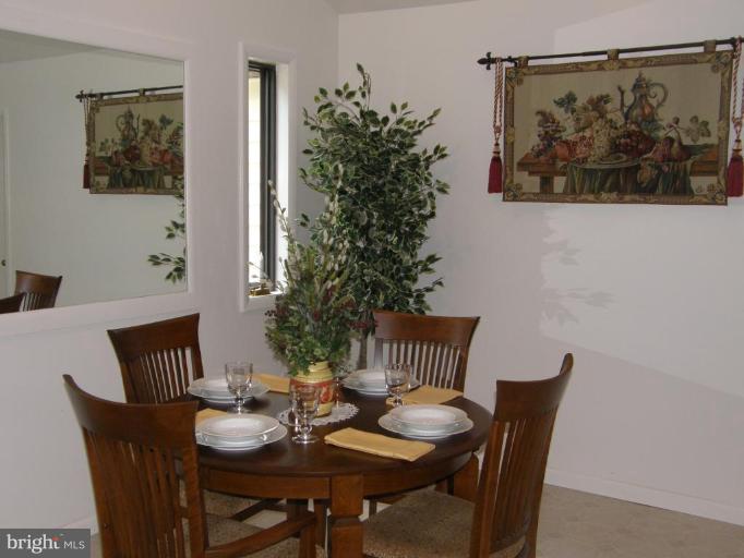 11817 Riders Lane Reston, VA 20191 - Photo 12 of 16 Breakfast Area
