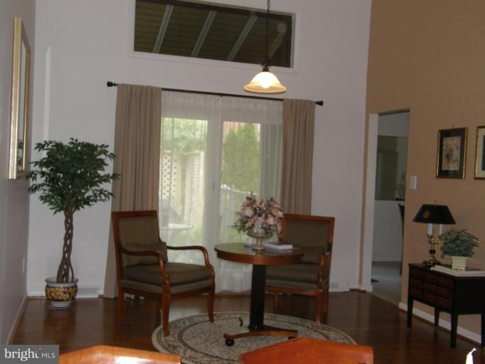 11817 Riders Lane Reston, VA 20191 - Photo 4 of 16 Sitting Room