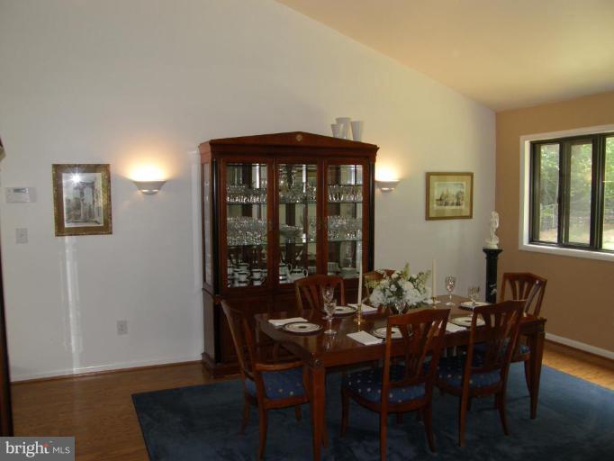 11817 Riders Lane Reston, VA 20191 - Photo 5 of 16 Dining Room