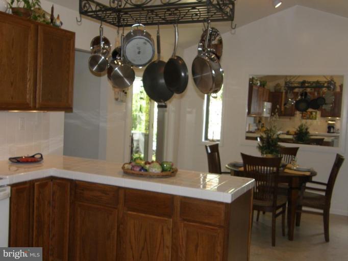 11817 Riders Lane Reston, VA 20191 - Photo 6 of 16 Kitchen