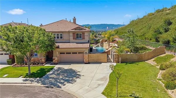 $1,325,000 | 22238 Evening Star Court, Saugus, CA 91390