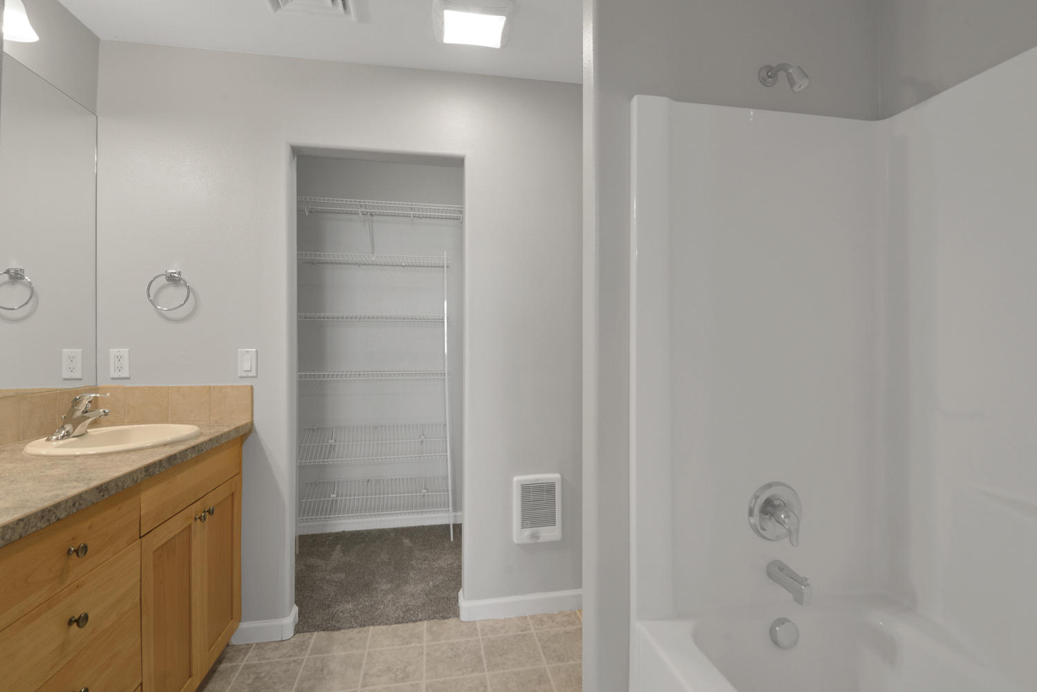 3104 Northeast Wells Acres Road Bend, OR 97701 - Photo 13 of 19 master bath/WIC closet