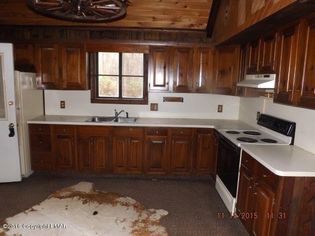 146 Timber Hill Road Henryville, PA 18332 - Photo 2 of 7 kitchen