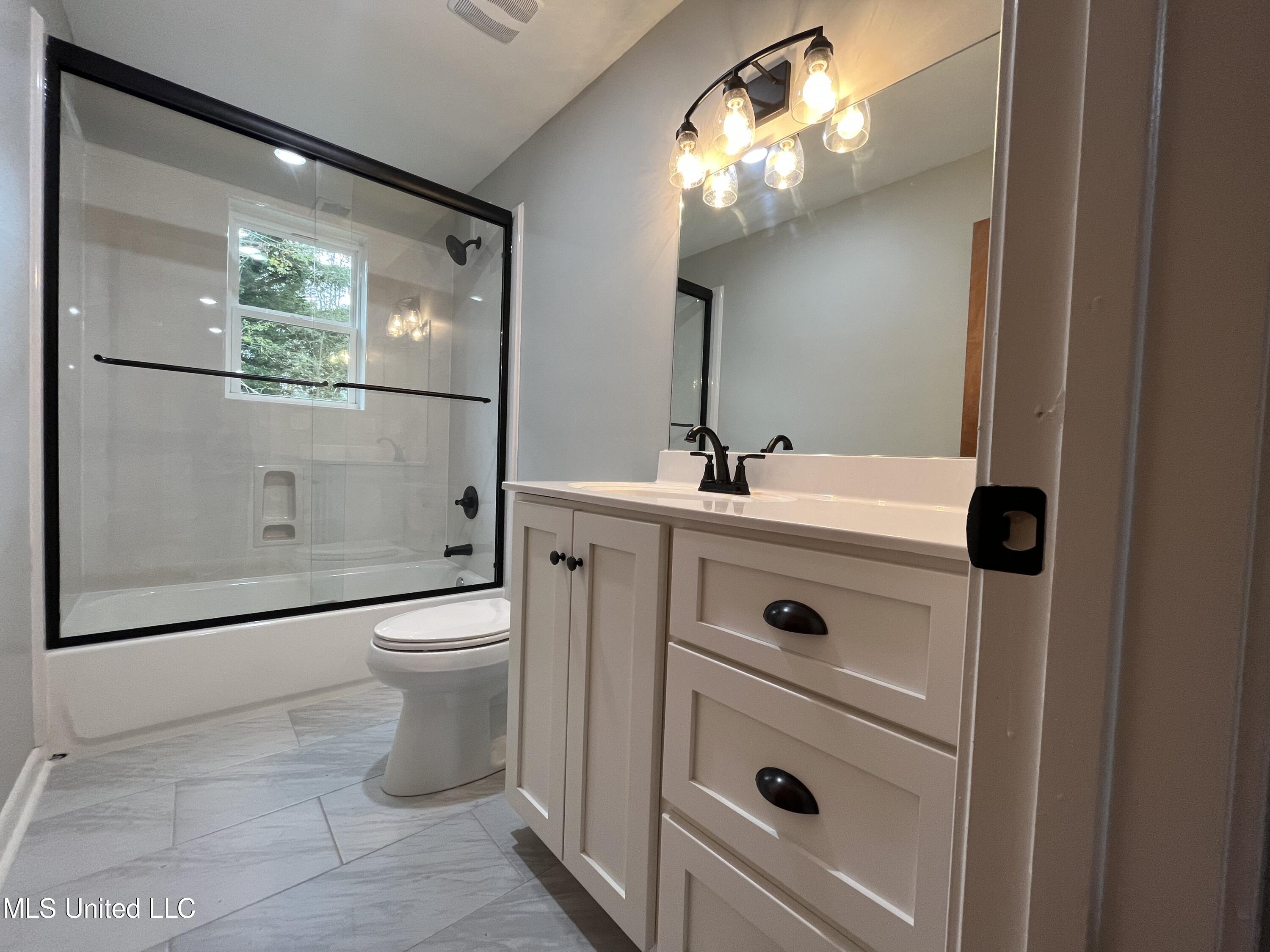 3777 Spring Port Road Sardis, MS 38666 - Photo 45 of 56 Amazing bathroom!