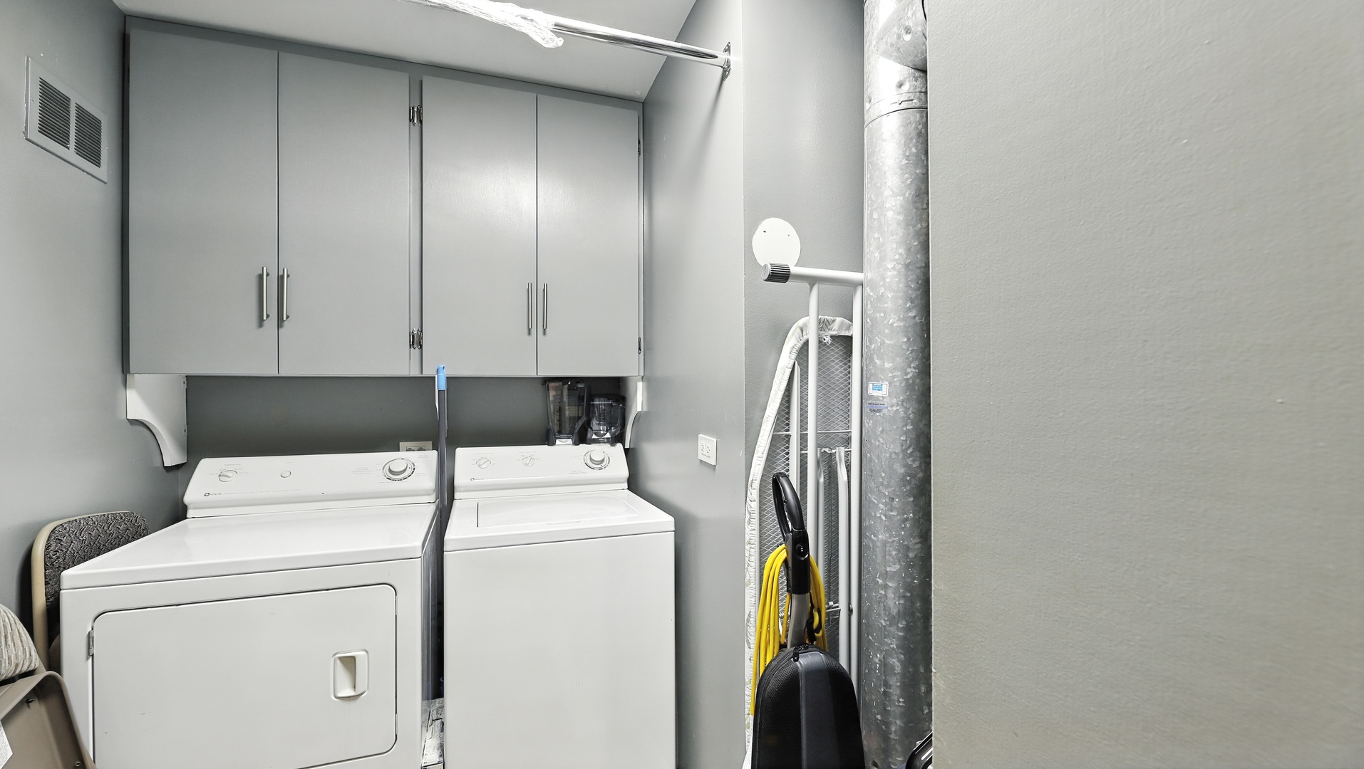 550 Greystone Lane, Unit A2 Wheeling, IL 60090 - Photo 13 of 15 a utility room with dryer and washer
