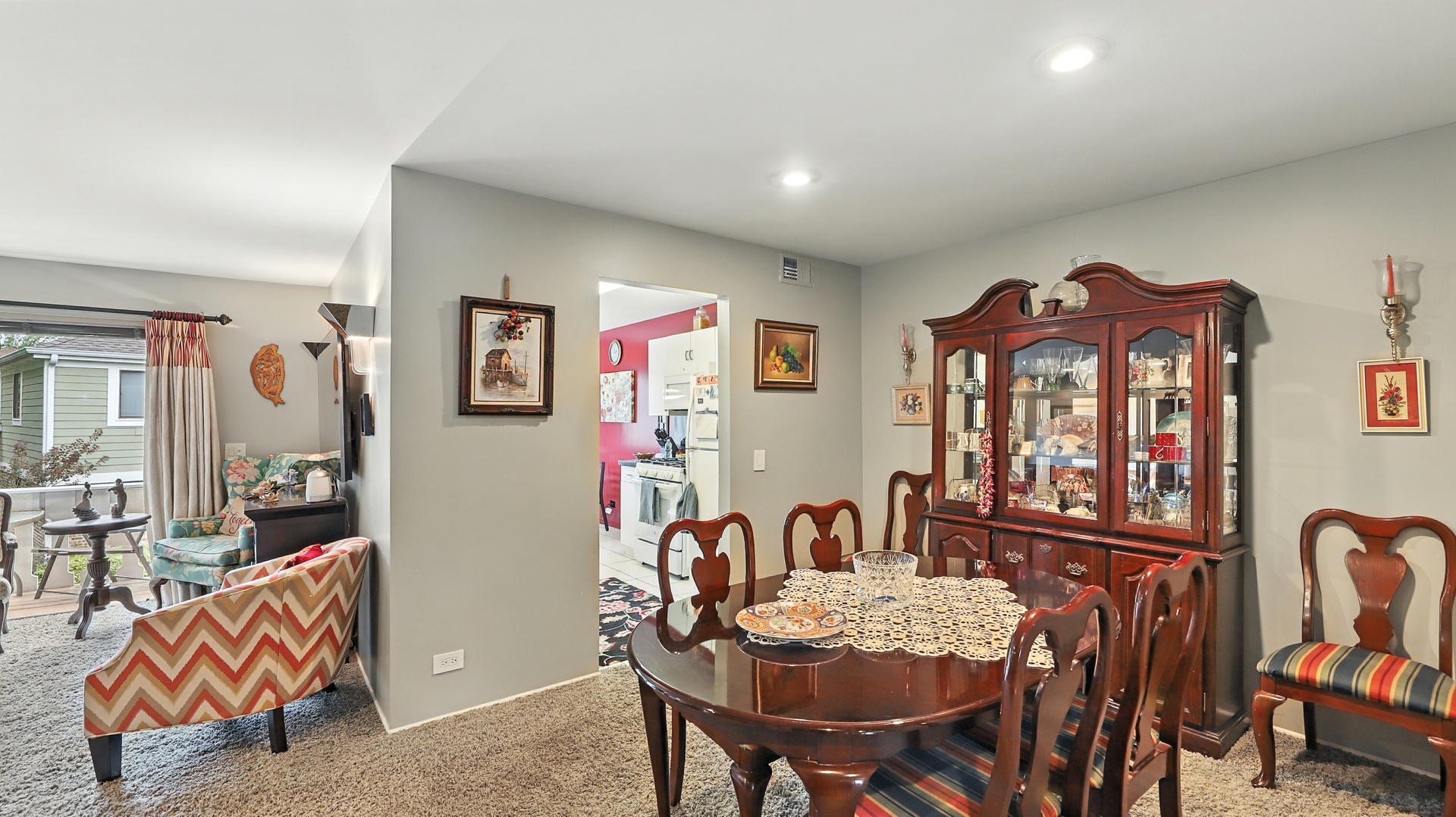 550 Greystone Lane, Unit A2 Wheeling, IL 60090 - Photo 3 of 15 a view of a dining room with furniture