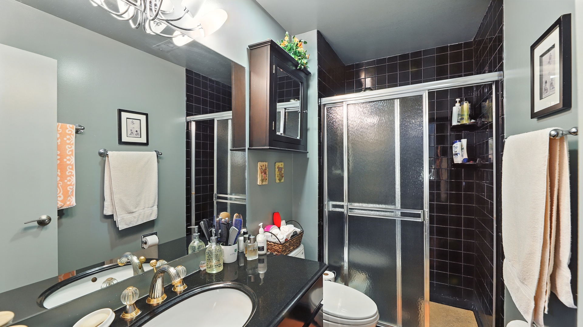 550 Greystone Lane, Unit A2 Wheeling, IL 60090 - Photo 10 of 15 a bathroom with a sink vanity granite and a mirror