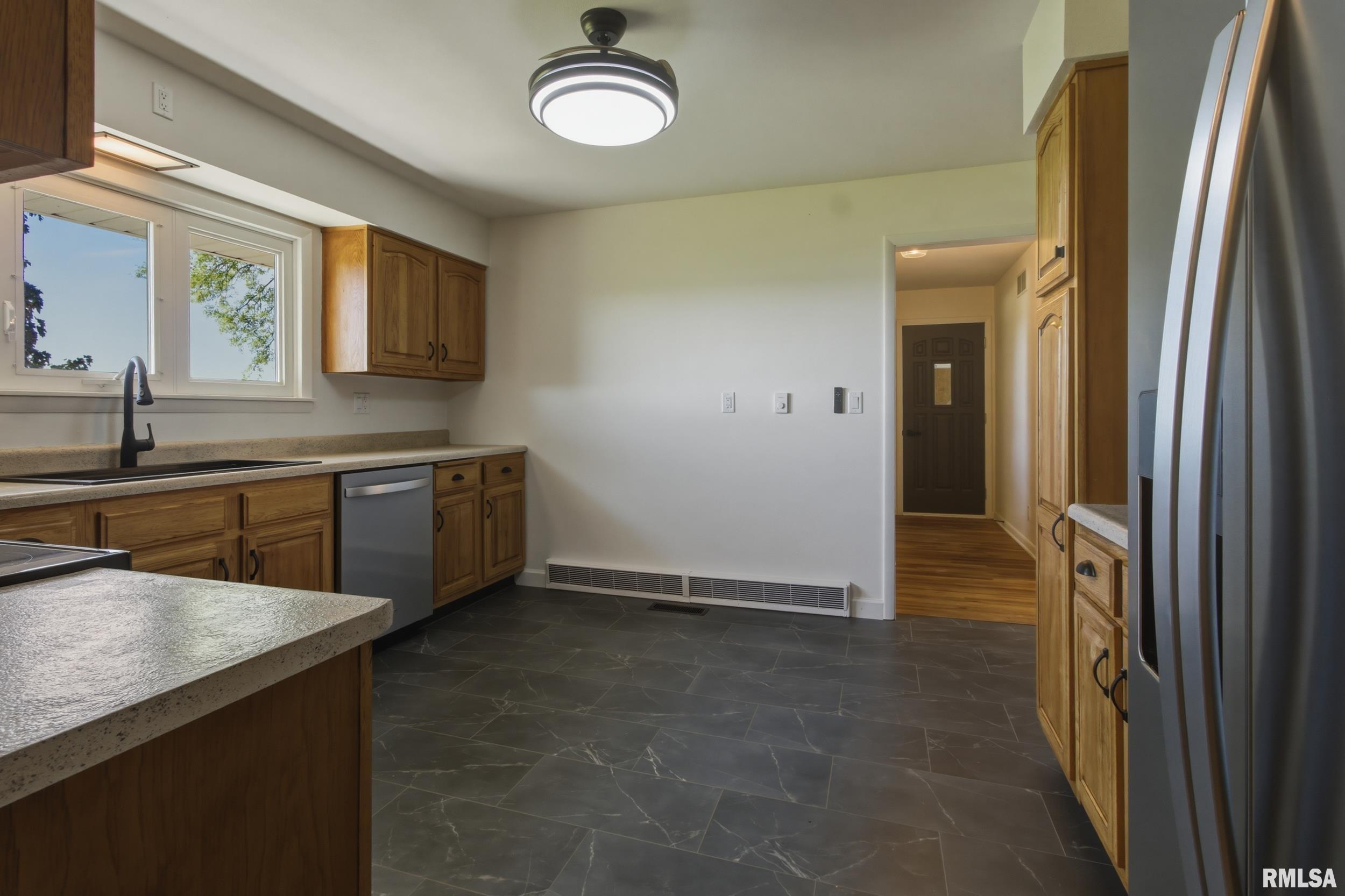 15465 Highway 67 Macomb, IL 61455 - Photo 5 of 40