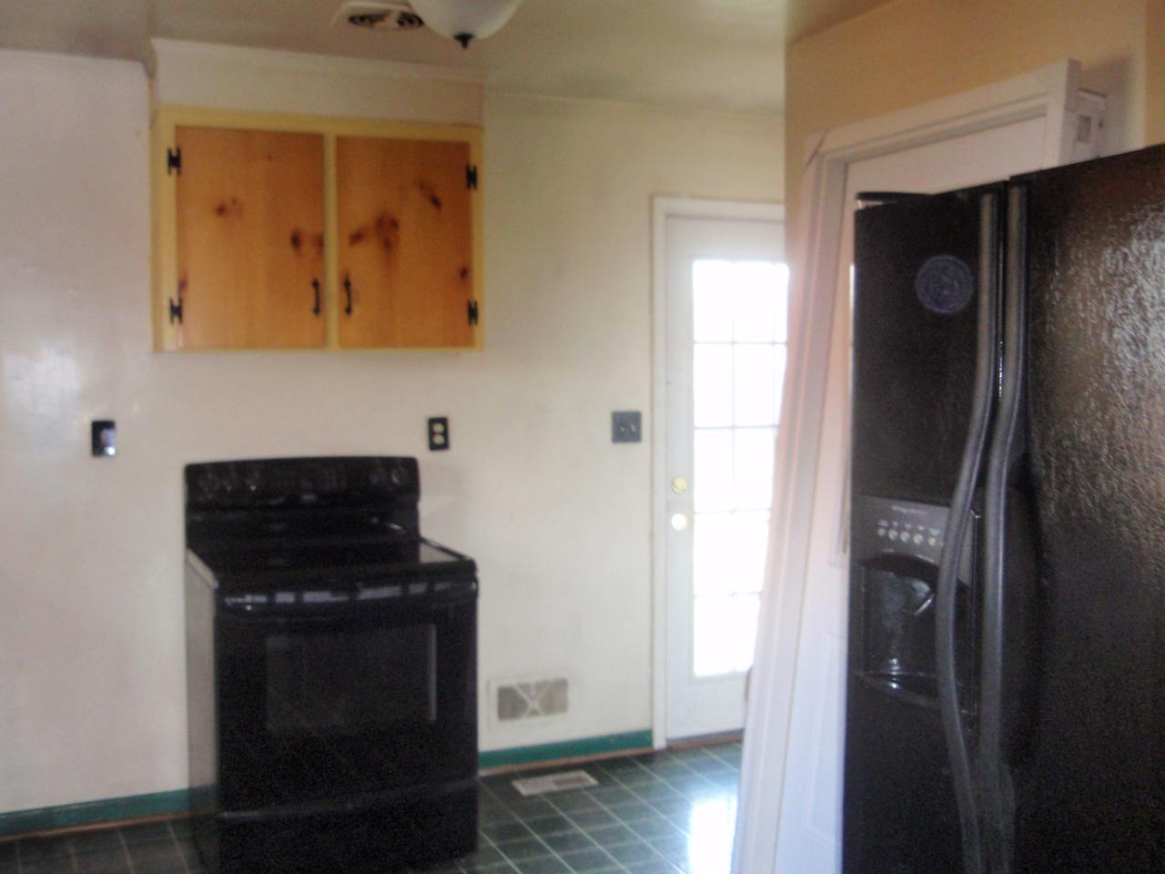 2021 Laura Road Northwest Roanoke, VA 24017 - Photo 5 of 22 Kitchen