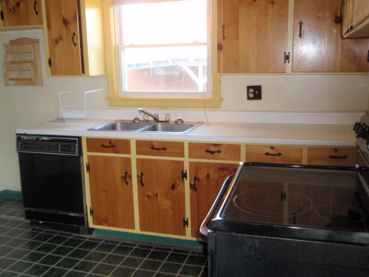 2021 Laura Road Northwest Roanoke, VA 24017 - Photo 6 of 22 Kitchen