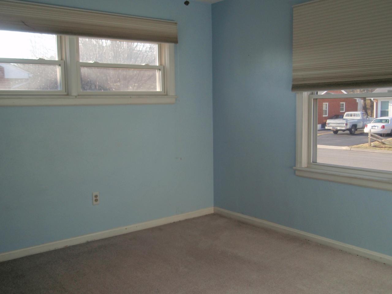 2021 Laura Road Northwest Roanoke, VA 24017 - Photo 8 of 22 Bedroom