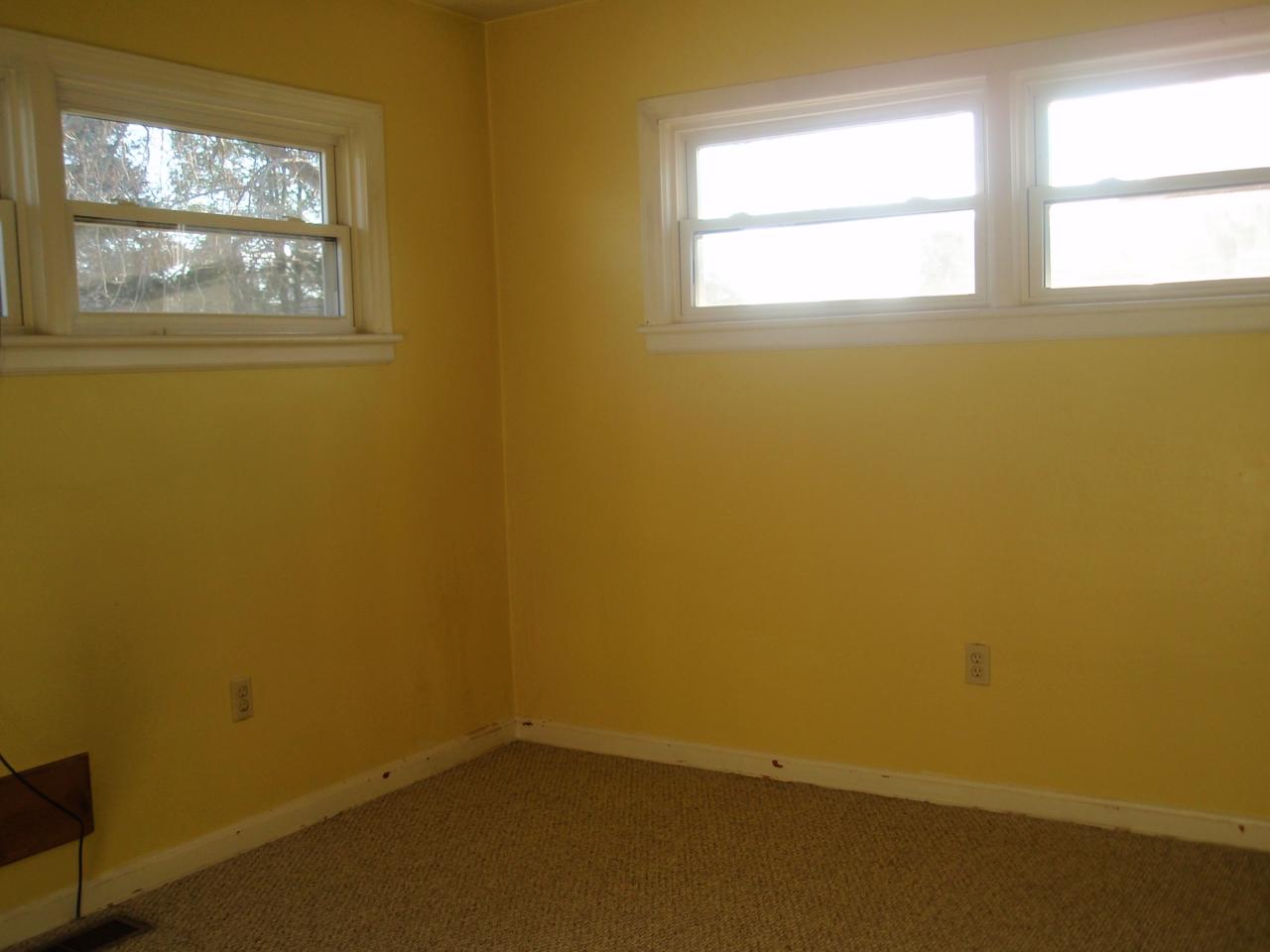 2021 Laura Road Northwest Roanoke, VA 24017 - Photo 9 of 22 Bedroom