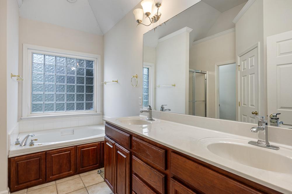 7144 Houser Ridge Lane Hixson, TN 37343 - Photo 19 of 37 2025_05_May_7144_Houser_Ridge_Ln_0028