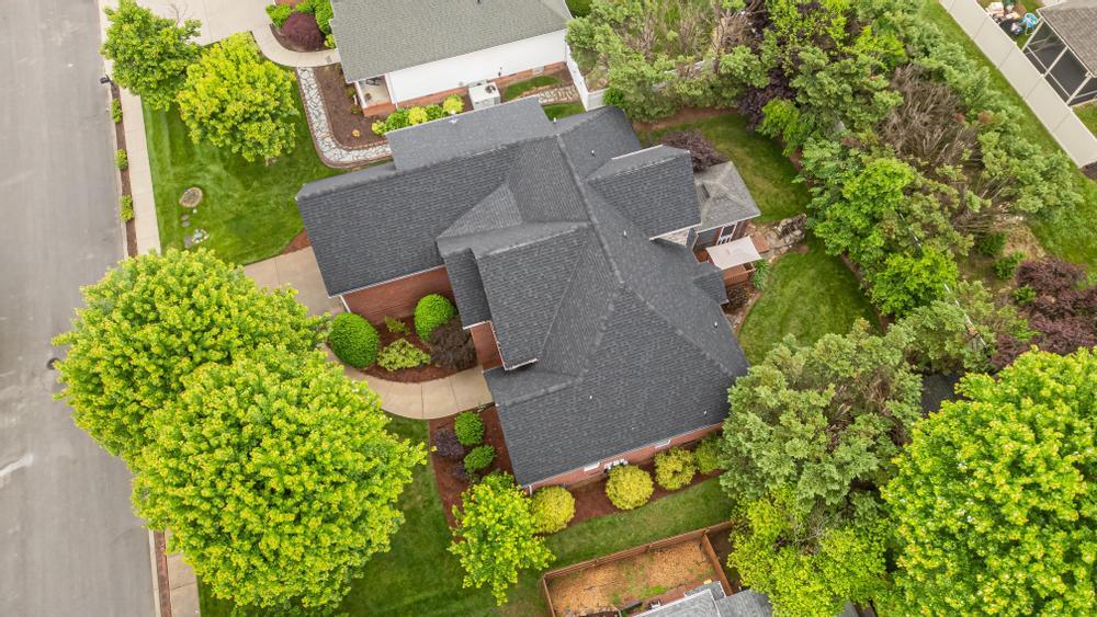 7144 Houser Ridge Lane Hixson, TN 37343 - Photo 3 of 37 2025_05_May_7144_Houser_Ridge_Ln_0014