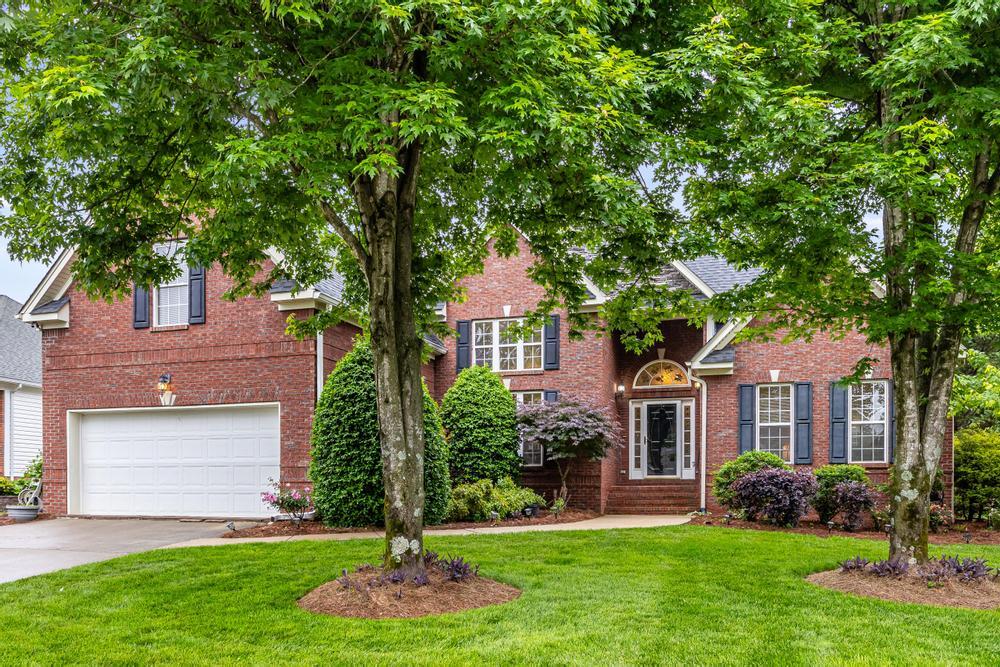 7144 Houser Ridge Lane Hixson, TN 37343 - Photo 4 of 37 2025_05_May_7144_Houser_Ridge_Ln_0003