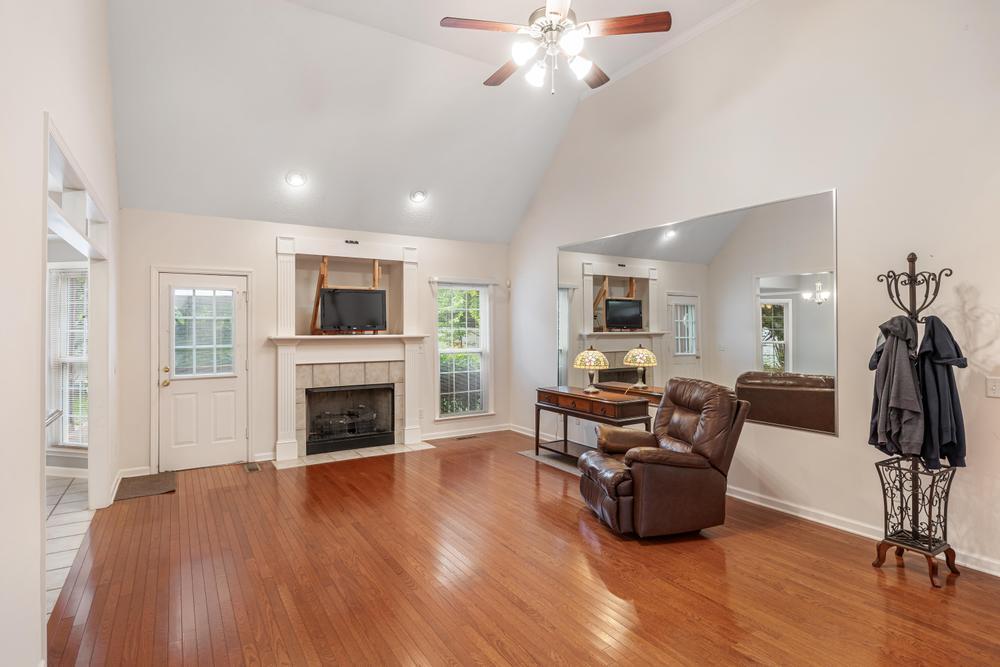 7144 Houser Ridge Lane Hixson, TN 37343 - Photo 9 of 37 2025_05_May_7144_Houser_Ridge_Ln_0018