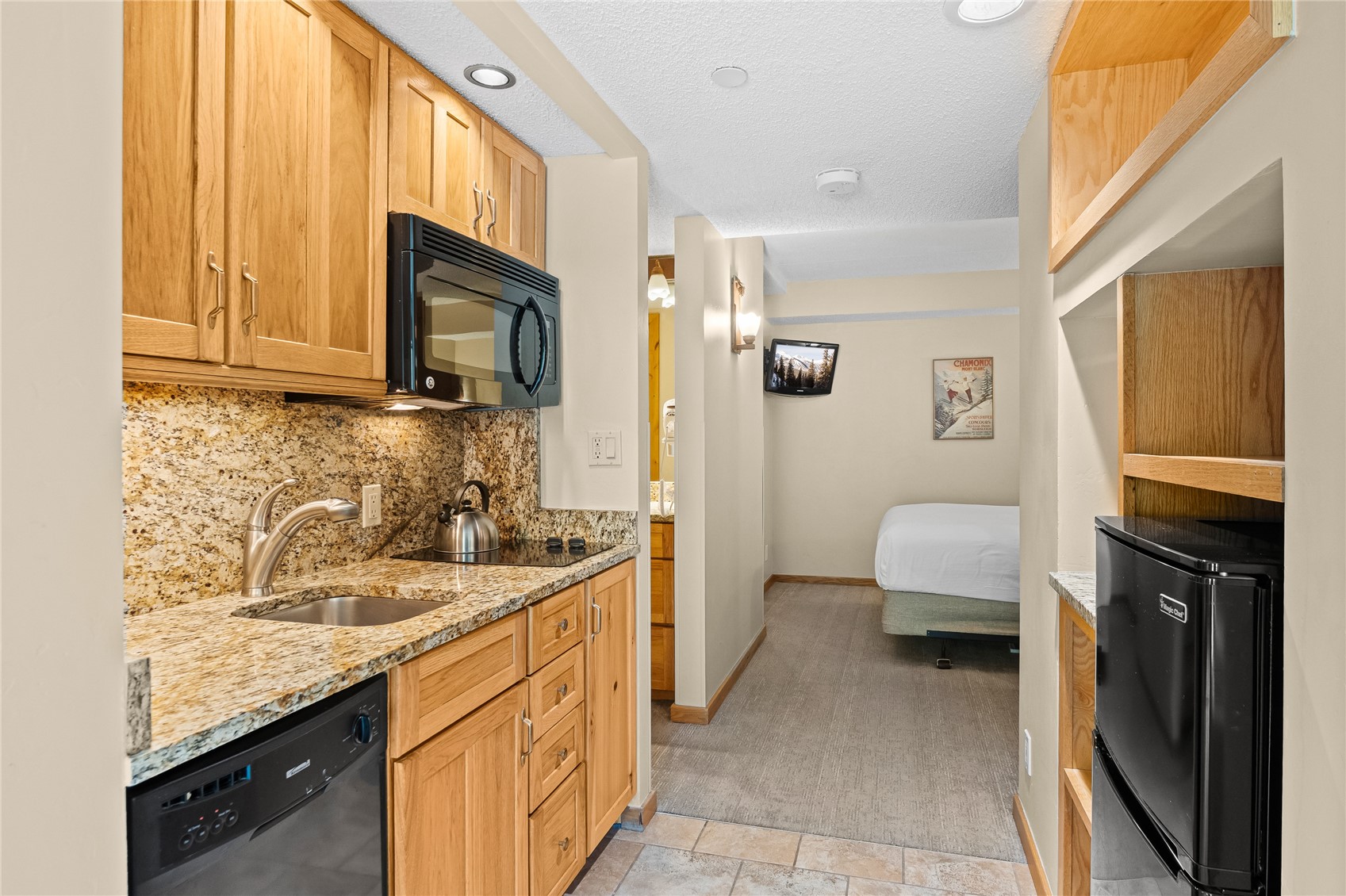 640 Village Road, Unit 4420 Breckenridge, CO 80424 - Photo 14 of 47 Kitchenette