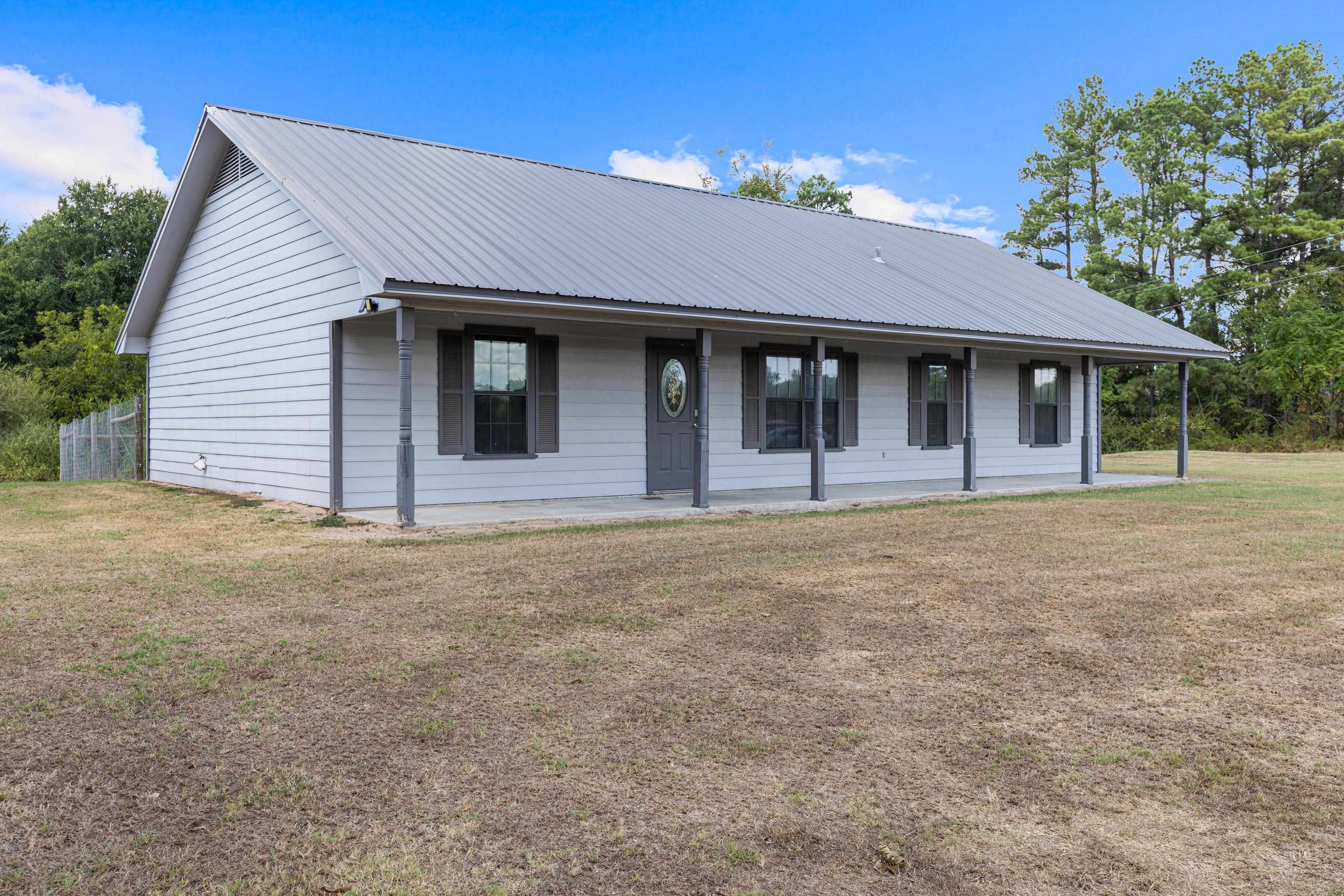 2044 Cardinal Road Gilmer, TX 75645 - Photo 14 of 42 Gallery Image 14