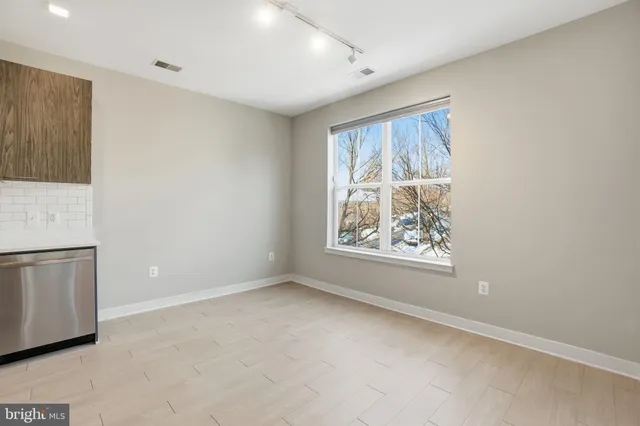 $2,600 | 989 South Buchanan Street, Unit 303, Arlington, VA 22204