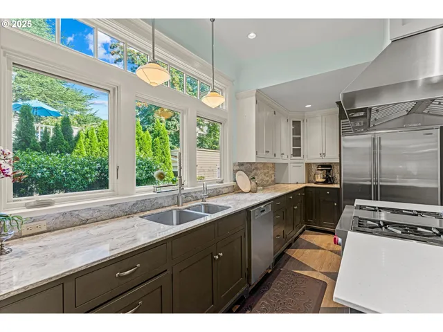 $3,000,000 | 1408 Northeast Knott Street, Portland, OR 97212