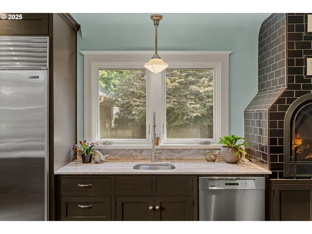 $3,000,000 | 1408 Northeast Knott Street, Portland, OR 97212