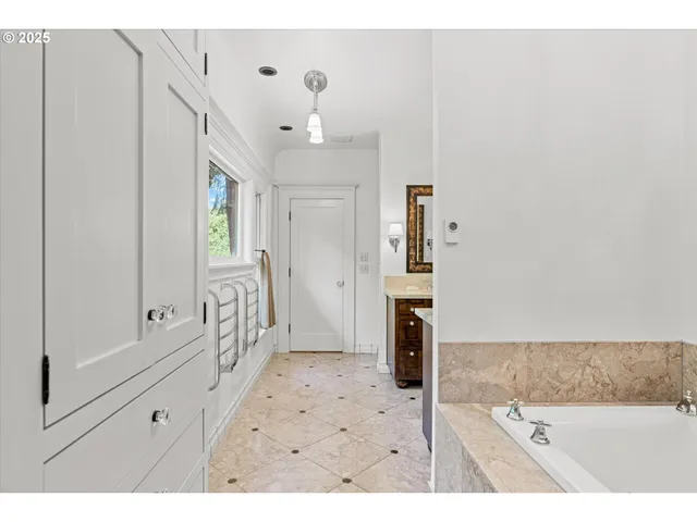 $3,000,000 | 1408 Northeast Knott Street, Portland, OR 97212