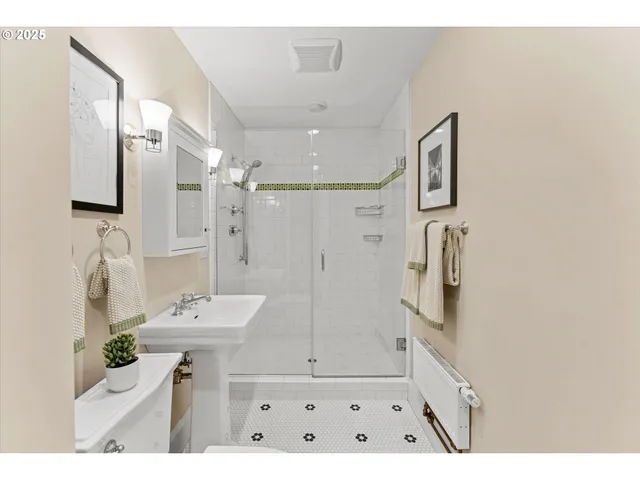 $3,000,000 | 1408 Northeast Knott Street, Portland, OR 97212