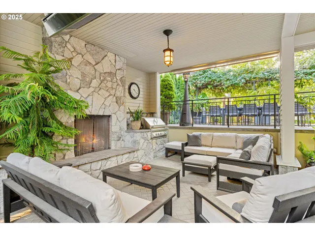 $3,000,000 | 1408 Northeast Knott Street, Portland, OR 97212