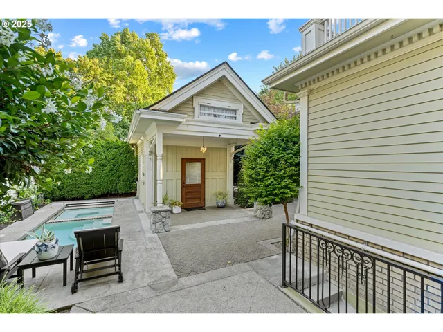 $3,000,000 | 1408 Northeast Knott Street, Portland, OR 97212