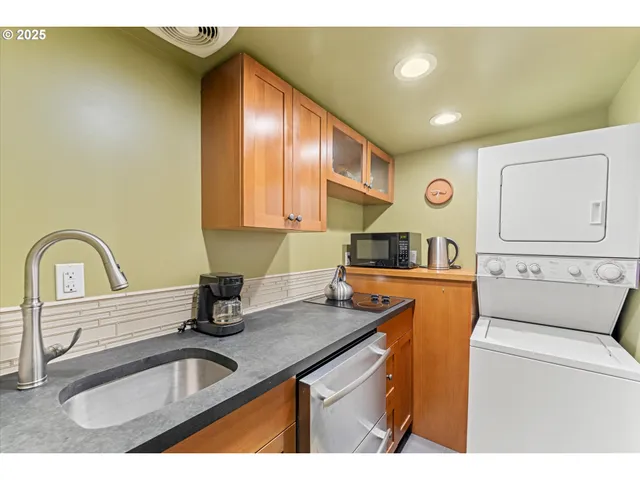 $3,000,000 | 1408 Northeast Knott Street, Portland, OR 97212