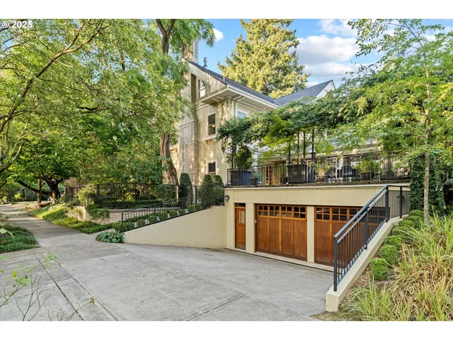 $3,000,000 | 1408 Northeast Knott Street, Portland, OR 97212