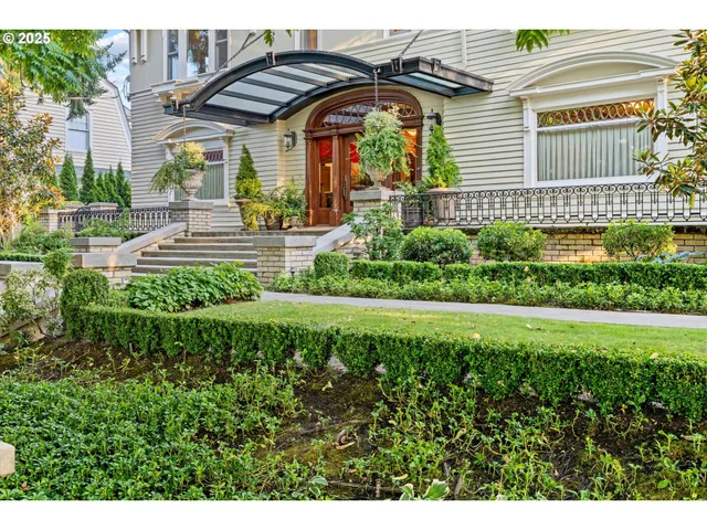 $3,000,000 | 1408 Northeast Knott Street, Portland, OR 97212