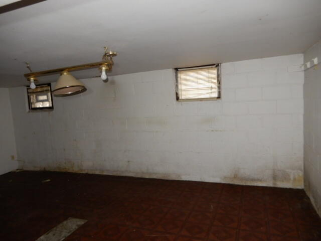 3926 North 24th Place Milwaukee, WI 53206 - Photo 13 of 14 Rec rm