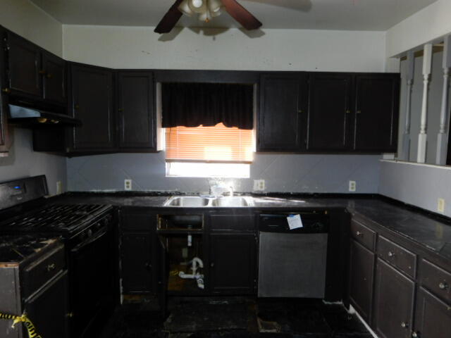 3926 North 24th Place Milwaukee, WI 53206 - Photo 5 of 14 kitchen