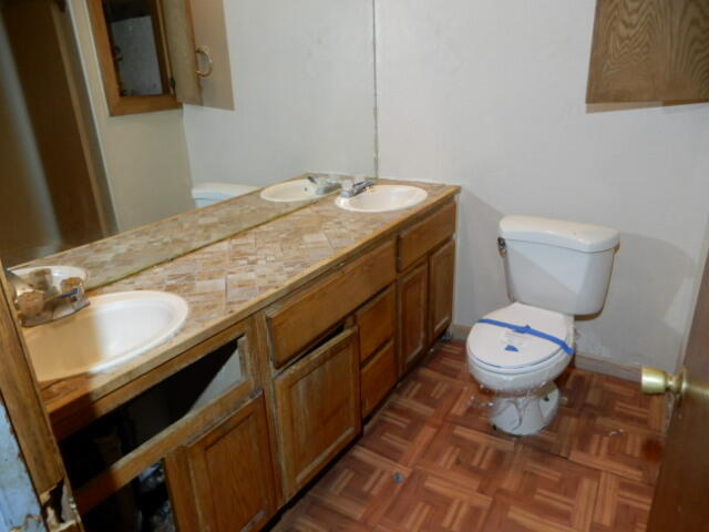 3926 North 24th Place Milwaukee, WI 53206 - Photo 6 of 14 Bath rm 1